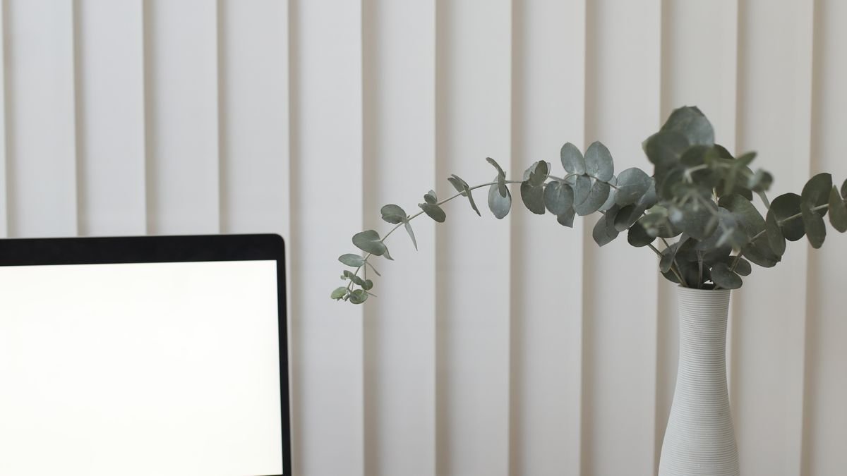Laptop op een bureau