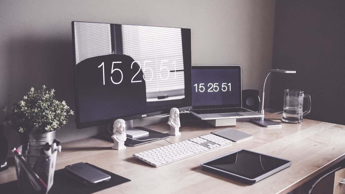 Computerbureau met werkplek